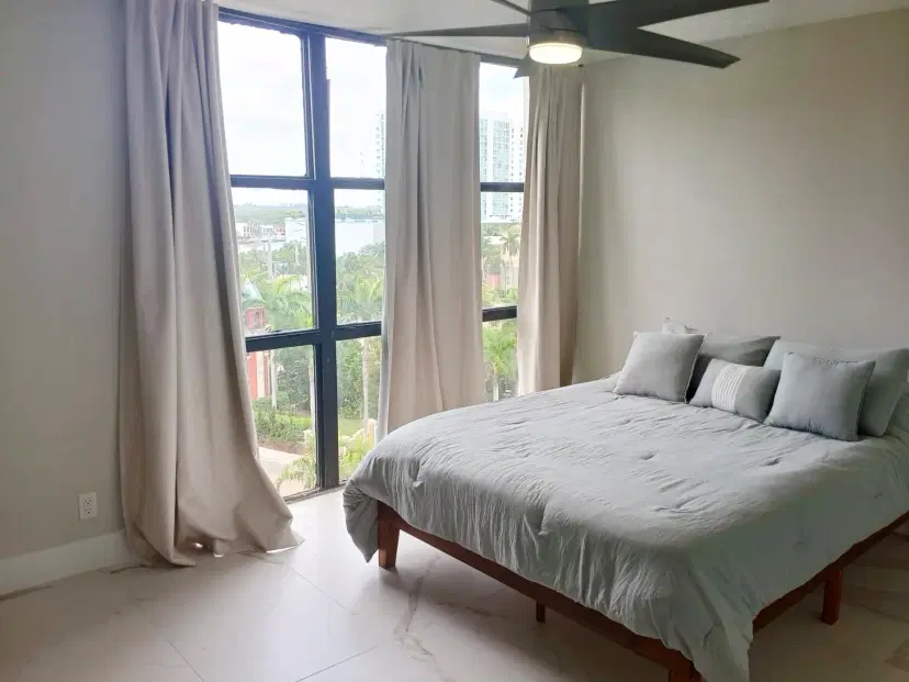 Picture of 16919 N Bay Rd 911, Sunny Isles Beach FL 33160