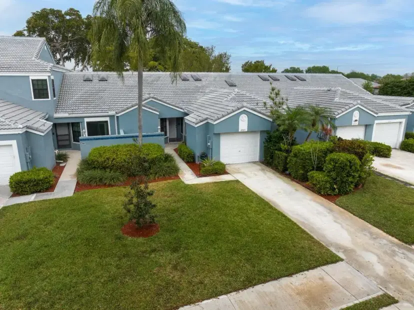 Picture of 8205 Waterford Ave, Tamarac FL 33321