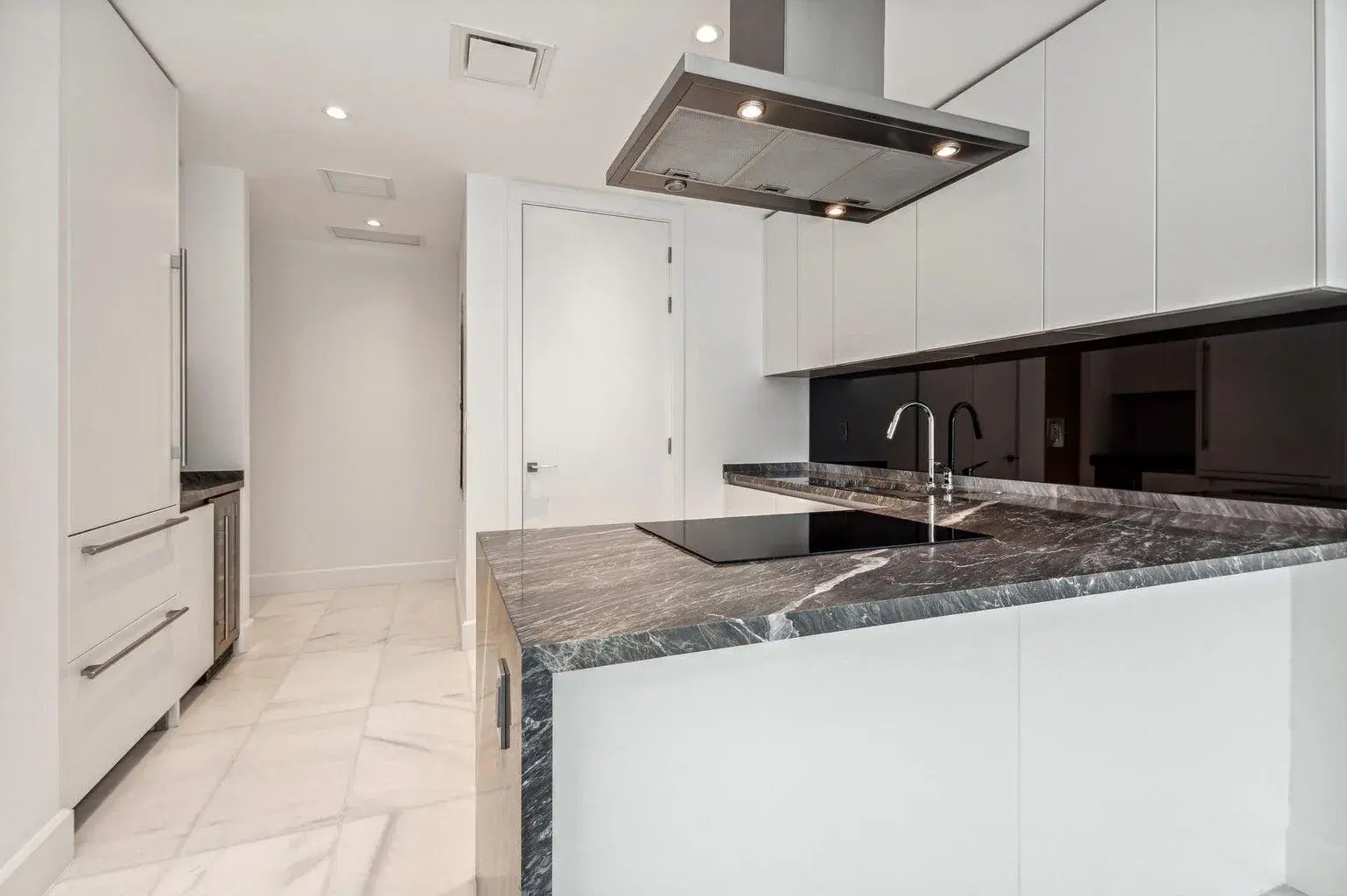Picture of 700 NE 26Th Terrace 2104, Miami, FL 33137