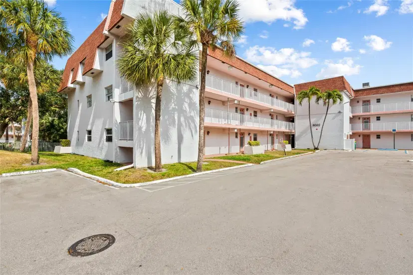 Picture of 8002 Lagos De Campo Blvd B-101, Fort Lauderdale FL 33321