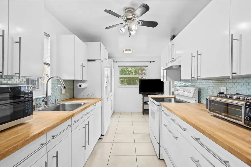 Picture of 8002 Lagos De Campo Blvd B-101, Fort Lauderdale FL 33321