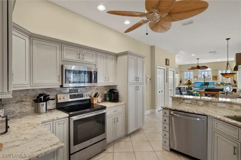 Picture of 16110 Edgemont Dr, Fort Myers FL 33908