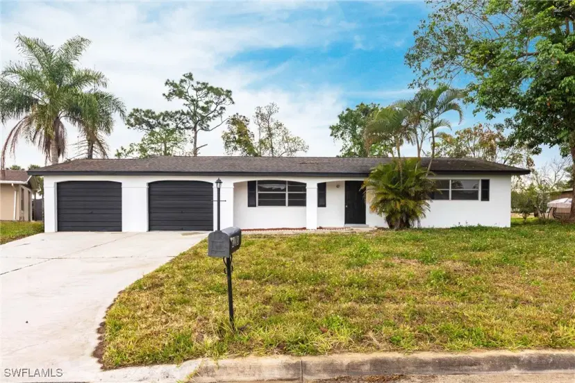 Picture of 818 Gardenside Ct, Lehigh Acres FL 33936