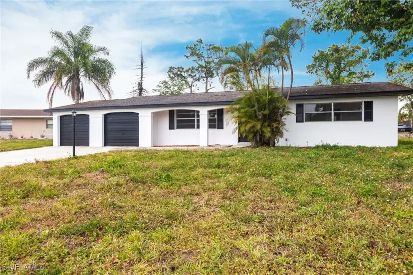 Picture of 818 Gardenside Ct, Lehigh Acres FL 33936