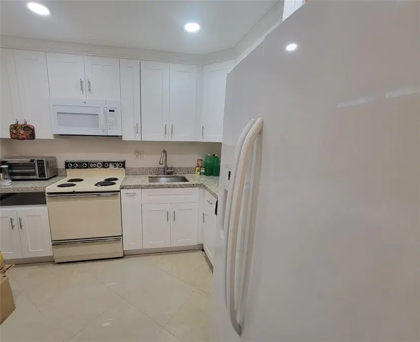 Picture of 5945 Del Lago Cir 105, Sunrise FL 33313