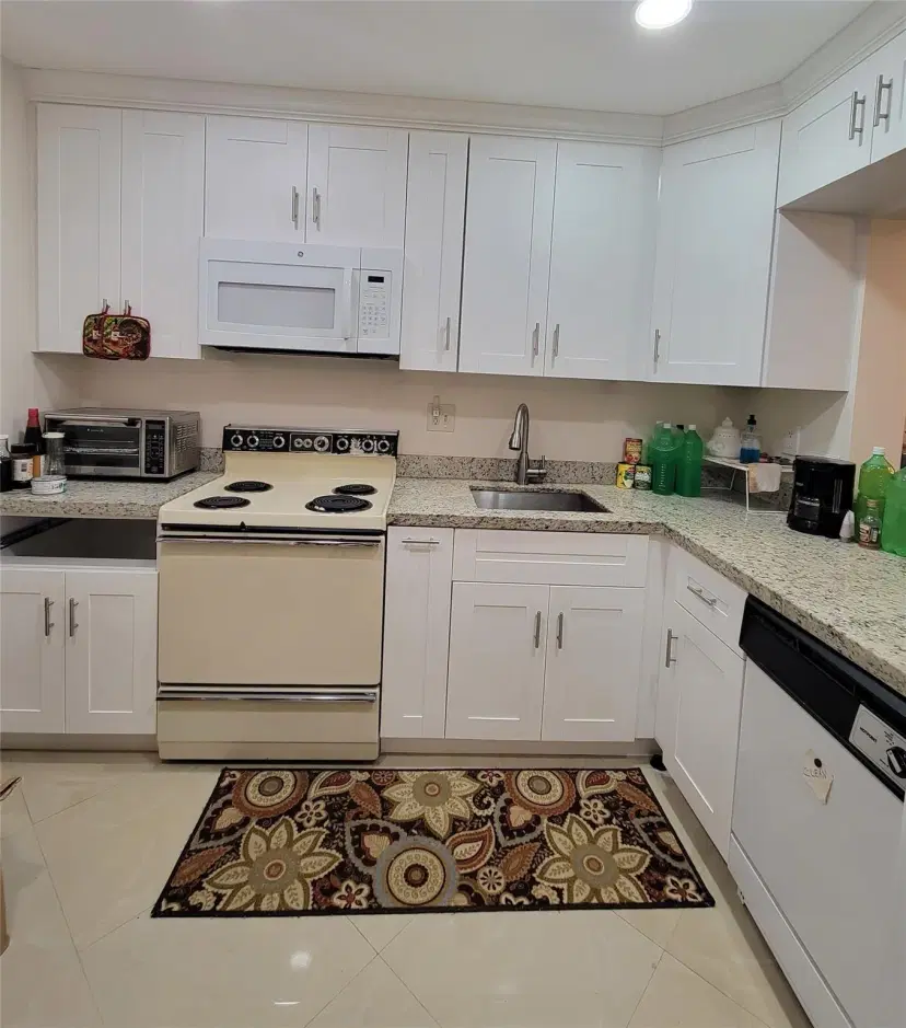 Picture of 5945 Del Lago Cir 105, Sunrise FL 33313