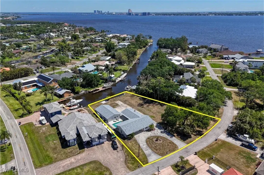 Picture of 1888 Coral Cir, North Fort Myers, FL 33903