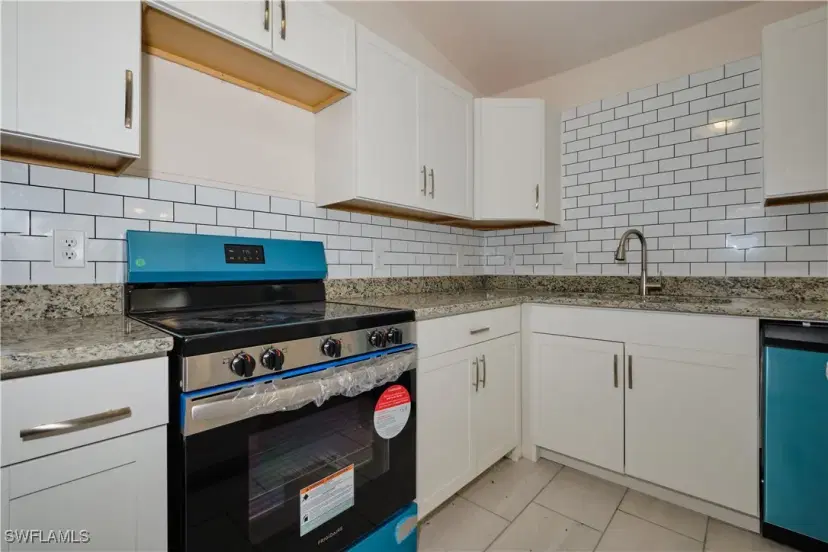 Picture of 402 SE 1St Ter, Cape Coral FL 33990