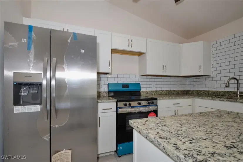 Picture of 402 SE 1St Ter, Cape Coral FL 33990