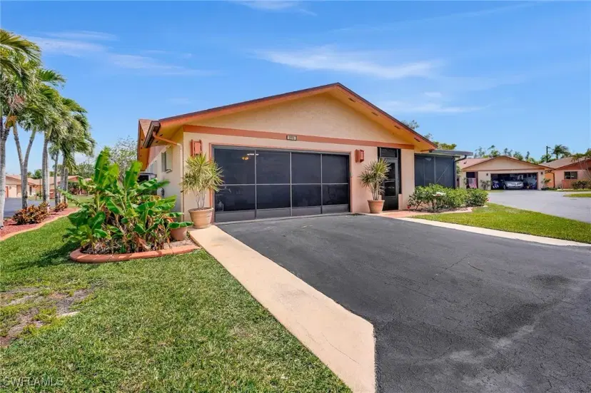 Picture of 6460 Royal Woods Dr, Fort Myers FL 33908