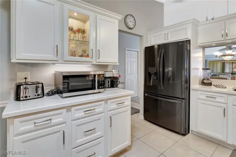 Picture of 6460 Royal Woods Dr, Fort Myers FL 33908