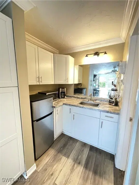Picture of 2555 Tamiami Trl N 115, Naples FL 34103