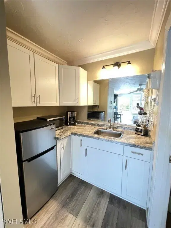 Picture of 2555 Tamiami Trl N 115, Naples FL 34103