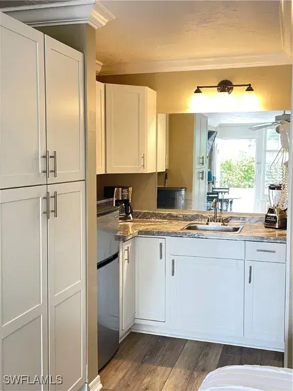 Picture of 2555 Tamiami Trl N 115, Naples FL 34103