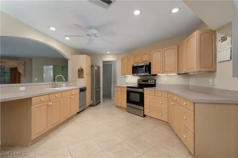 Picture of 112 Fairway Cir, Naples FL 34110