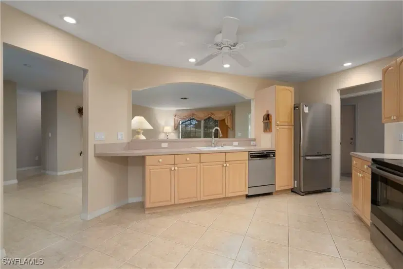 Picture of 112 Fairway Cir, Naples FL 34110
