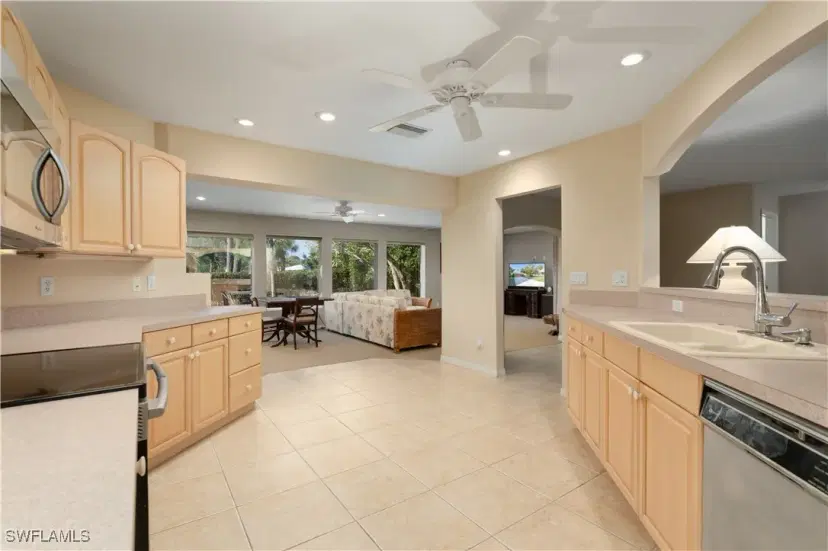 Picture of 112 Fairway Cir, Naples FL 34110