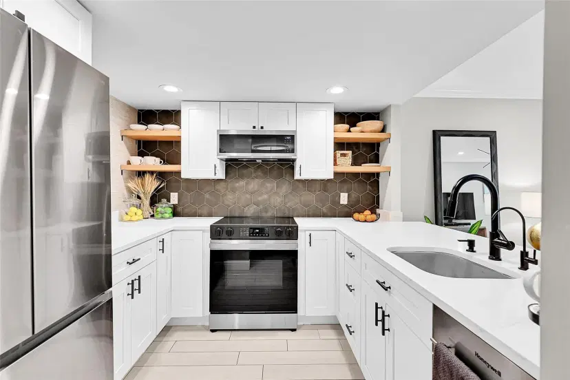 Picture of 3004 NE 5Th Ter 102-C, Wilton Manors FL 33334