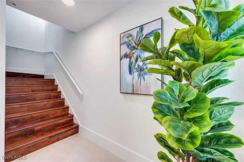Picture of 2800 Lakeview Dr 5, Naples FL 34112