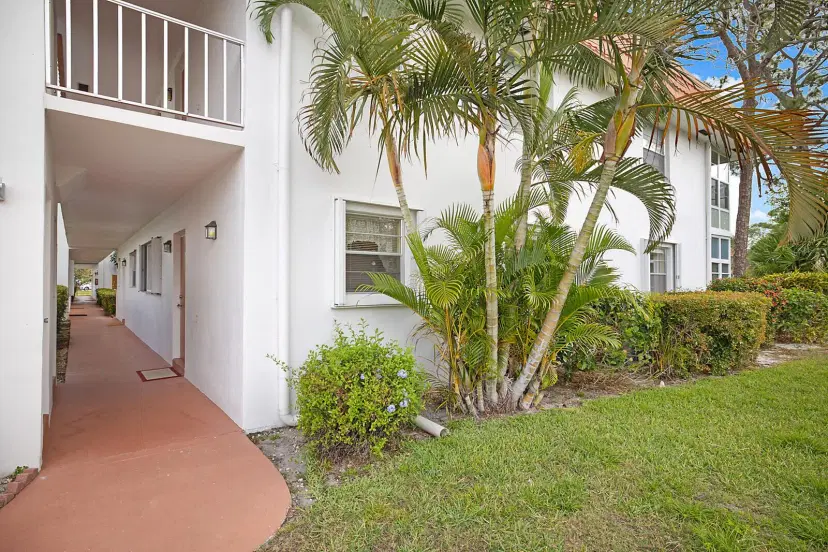 Picture of 2600 SE Ocean Boulevard O 1, Stuart FL 34996