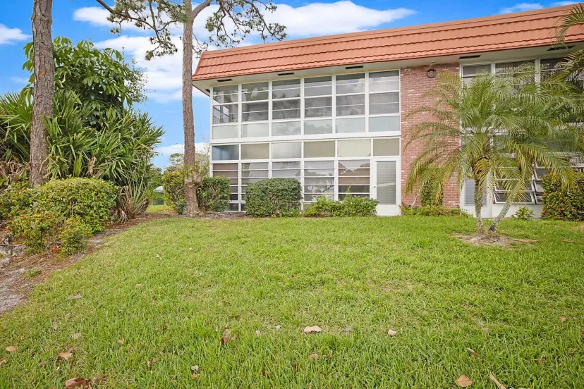 Picture of 2600 SE Ocean Boulevard O 1, Stuart FL 34996