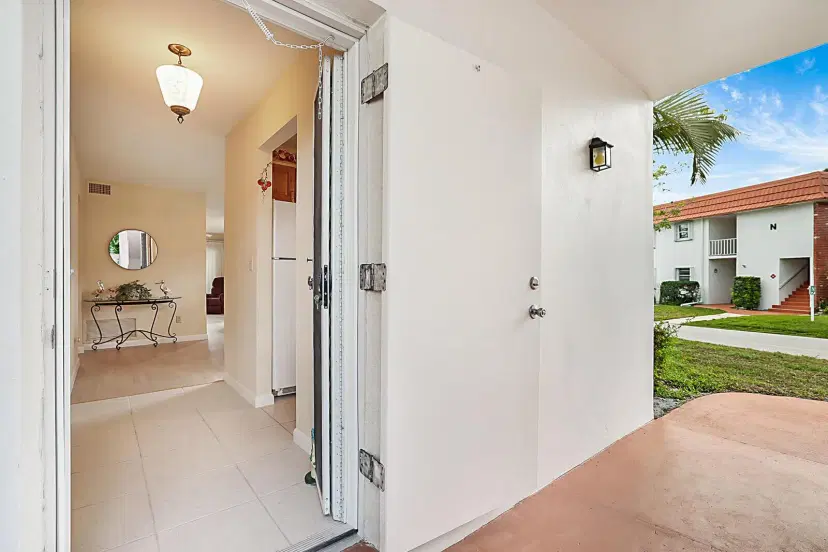 Picture of 2600 SE Ocean Boulevard O 1, Stuart FL 34996