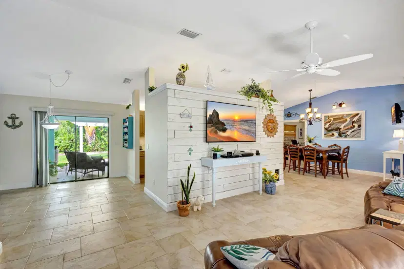 Picture of 142 Queens Lane, Royal Palm Beach FL 33411