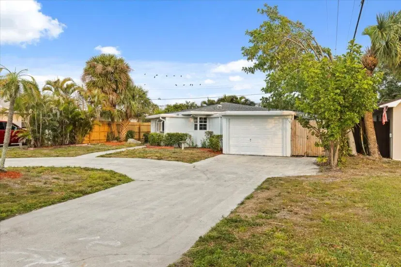 Picture of 379 Garden Boulevard, Palm Beach Gardens FL 33410