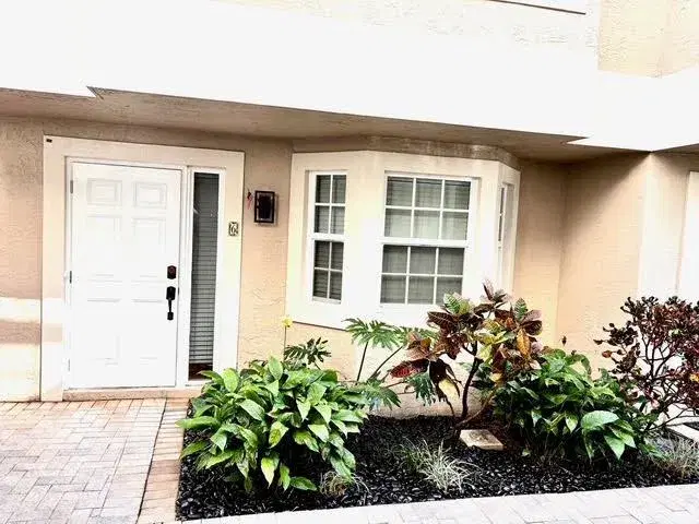 Picture of 610 SE 14Th Court 6, Fort Lauderdale FL 33316
