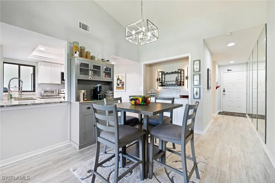 Picture of 5805 Trailwinds Dr 326, Fort Myers, FL 33907