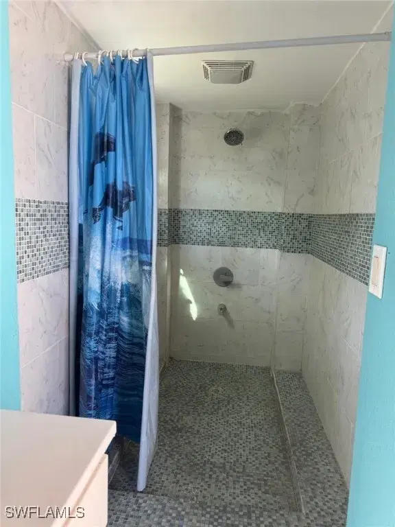 Picture of 850 Bell Blvd S, Lehigh Acres FL 33974