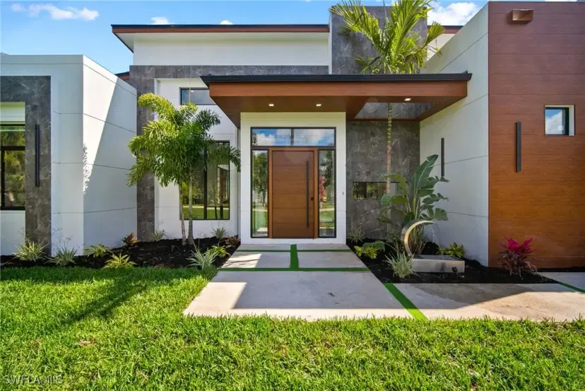 Picture of 390 3Rd St Nw, Naples FL 34120