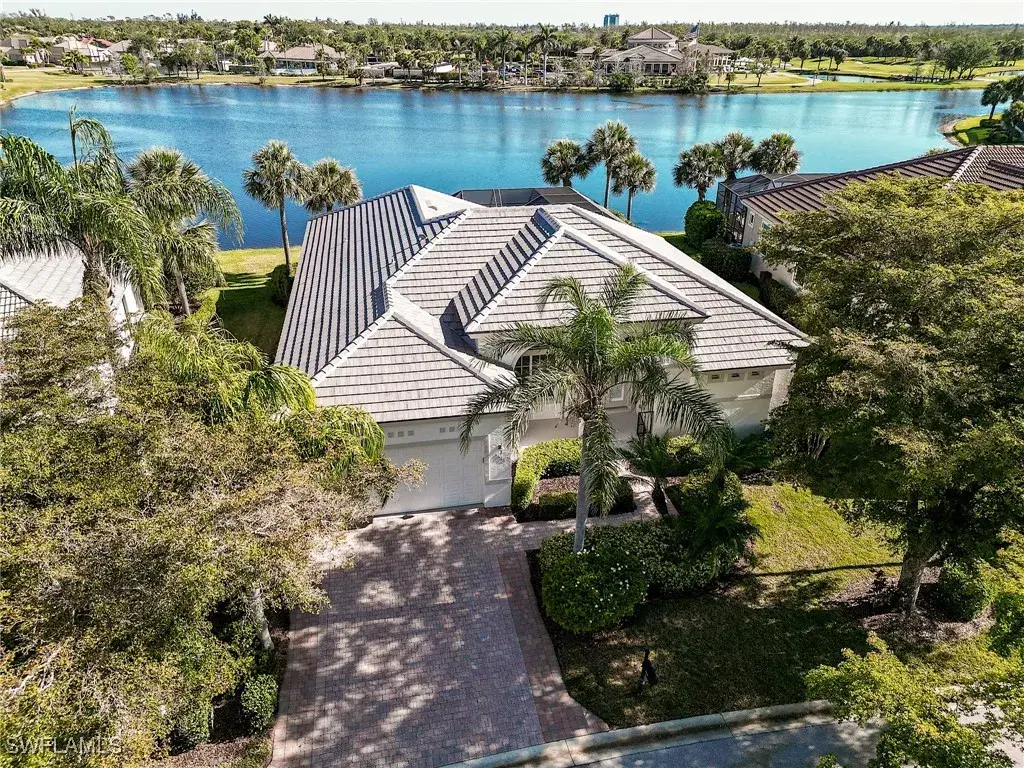 Picture of 8860 New Castle Dr, Fort Myers, FL 33908