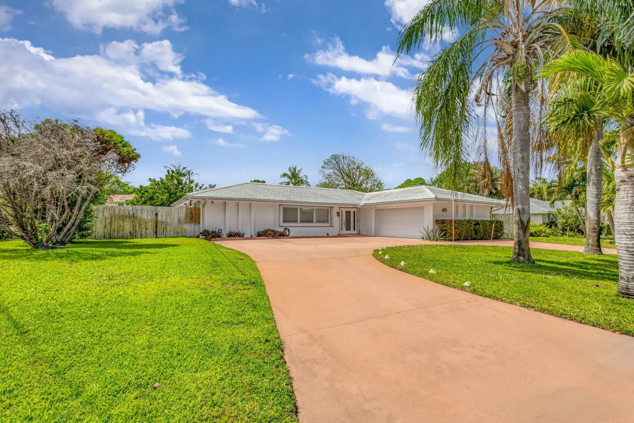 Picture of 8111 W Lake Drive, Lake Clarke Shores, FL 33406