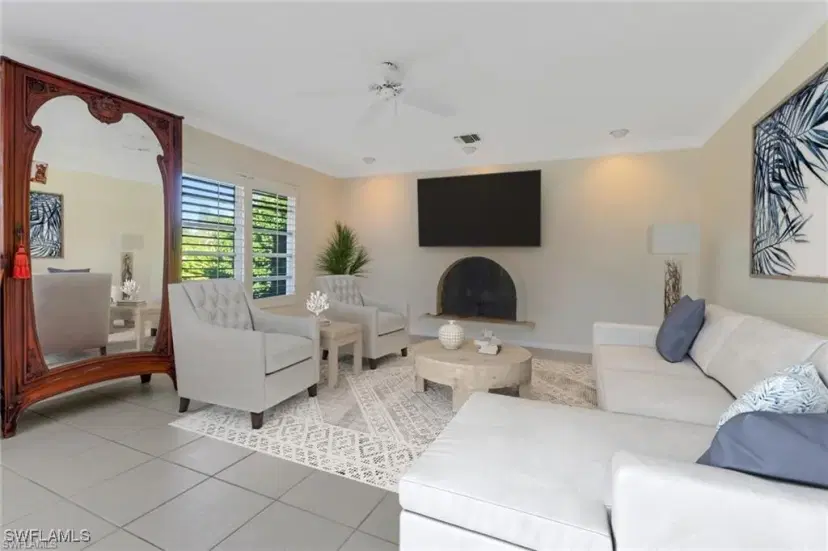 Picture of 449 Cypress Way E, Naples FL 34110