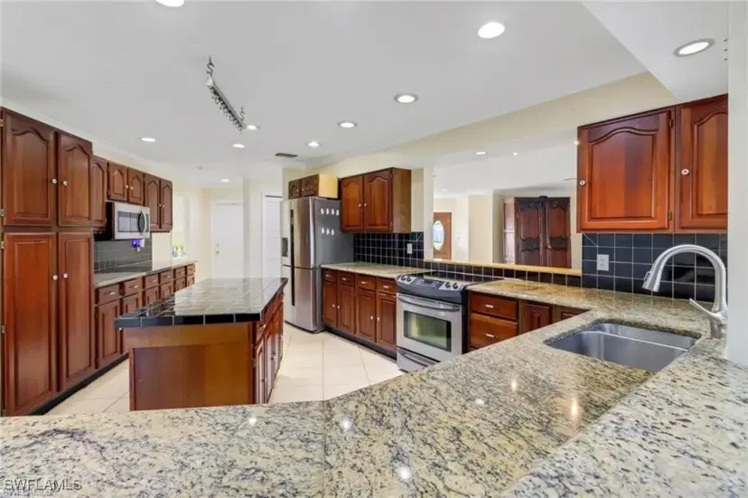 Picture of 449 Cypress Way E, Naples FL 34110