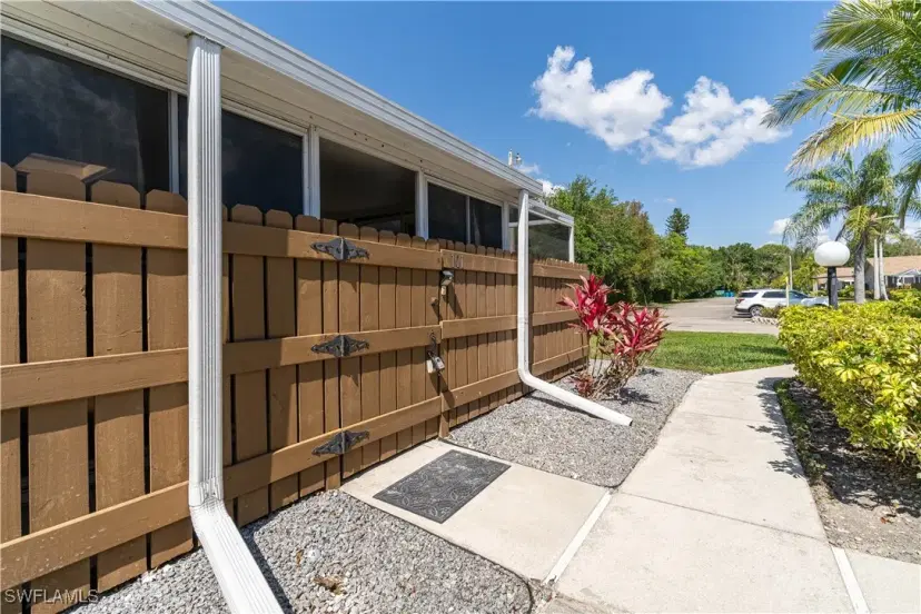 Picture of 15600 Crystal Lake Dr 101, North Fort Myers FL 33917