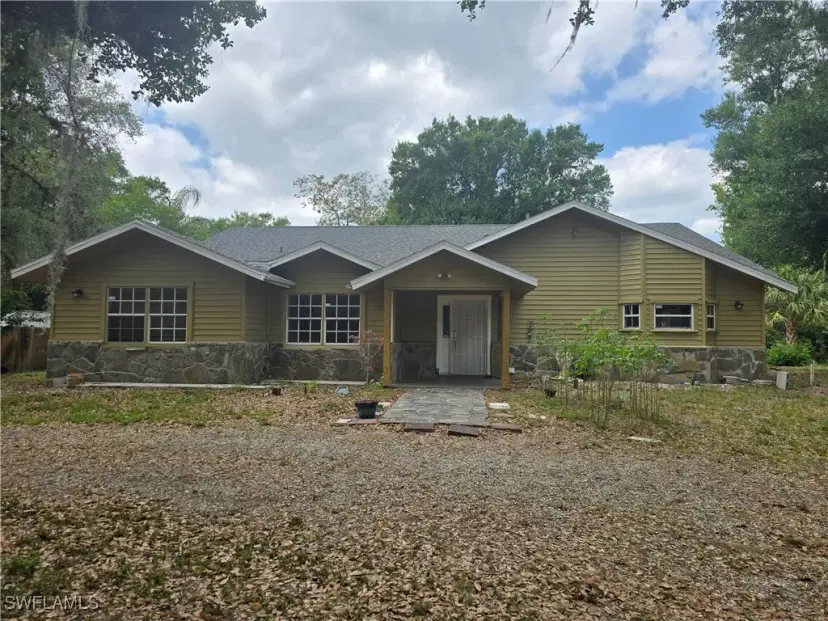 Picture of 140 S Davis St, Labelle FL 33935