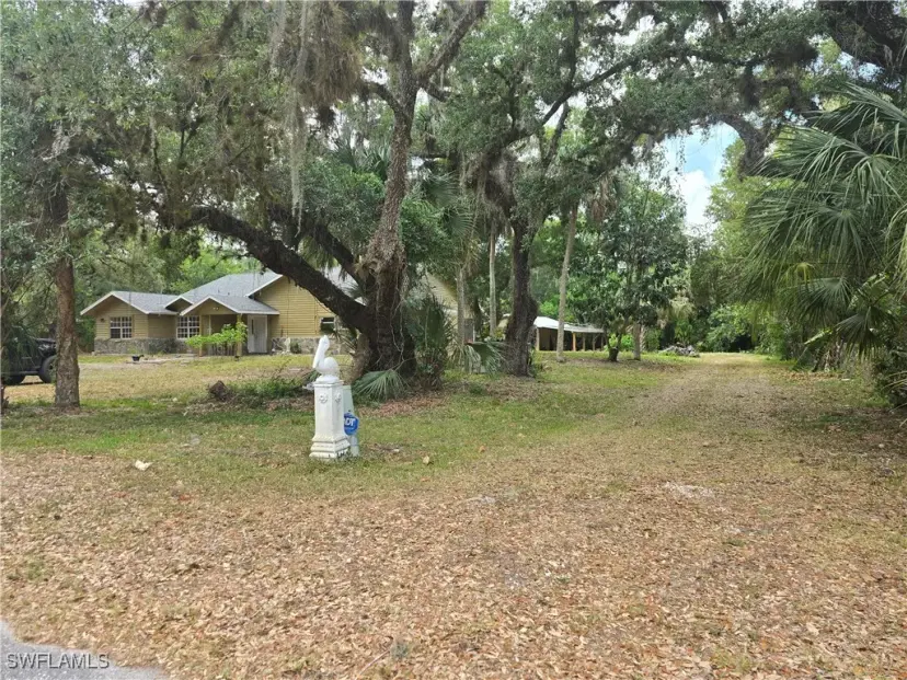 Picture of 140 S Davis St, Labelle FL 33935