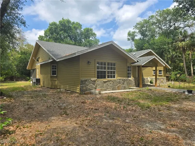 Picture of 140 S Davis St, Labelle FL 33935