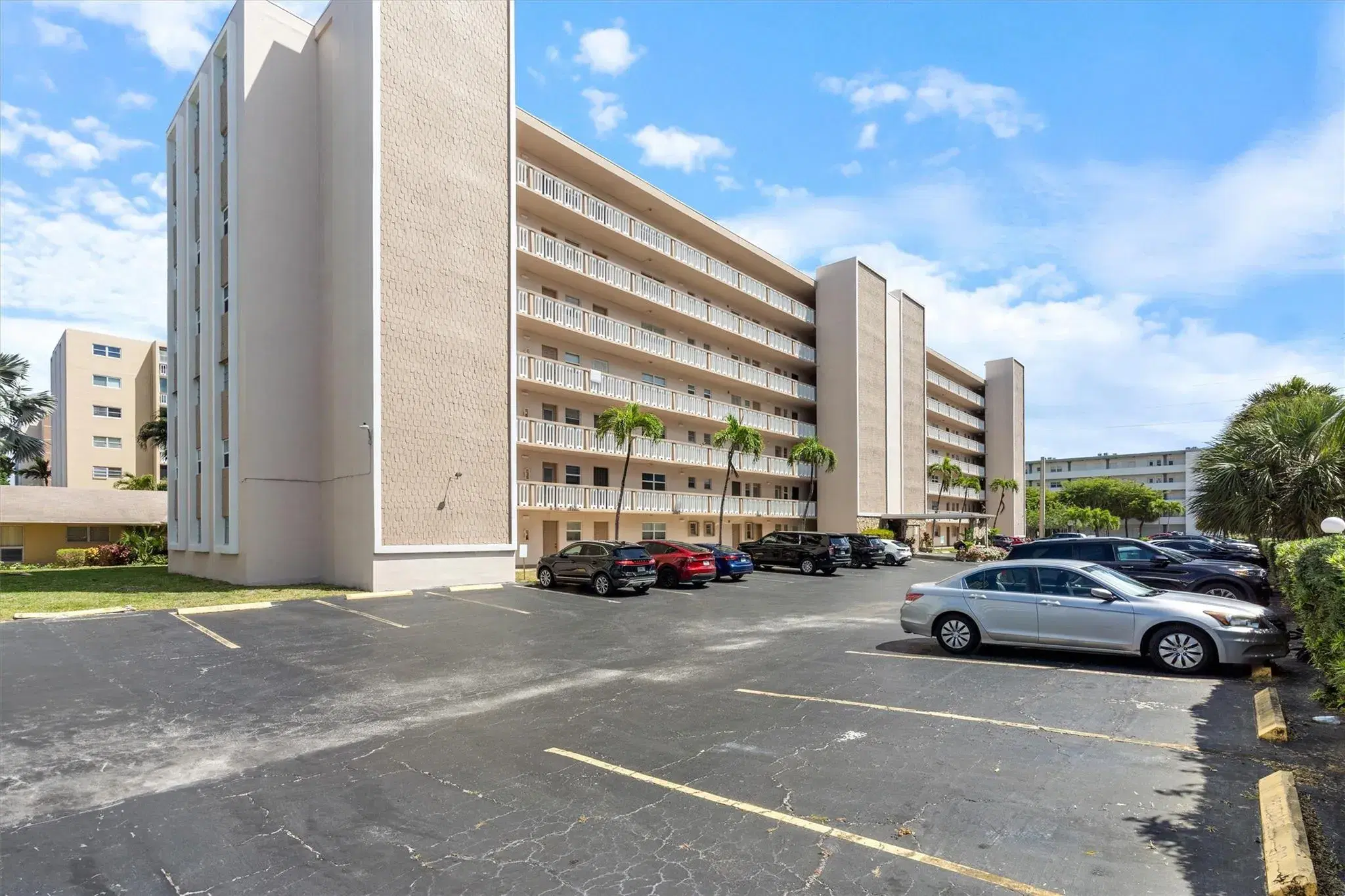 Picture of 421 NE 14Th Ave 302, Hallandale Beach, FL 33009