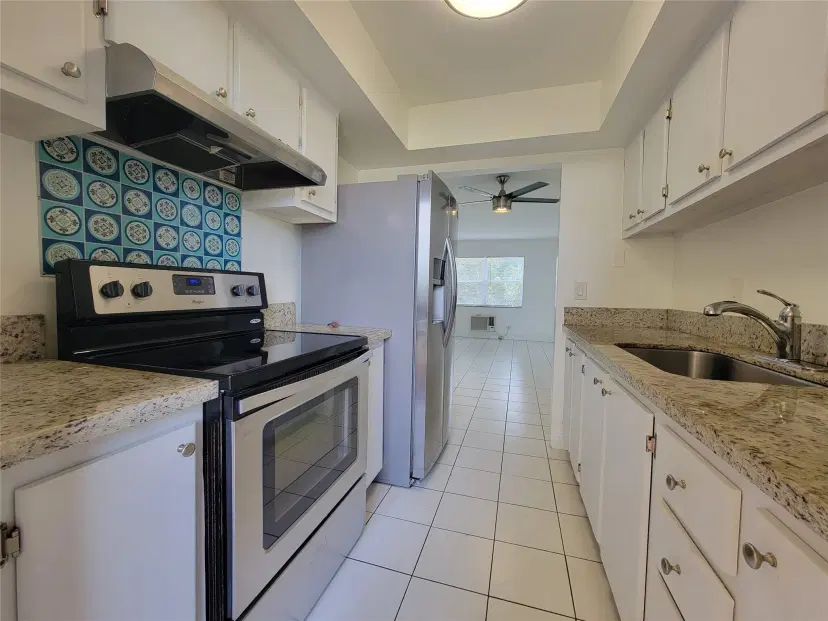 Picture of 1050 E Sample Road 203, Pompano Beach FL 33064