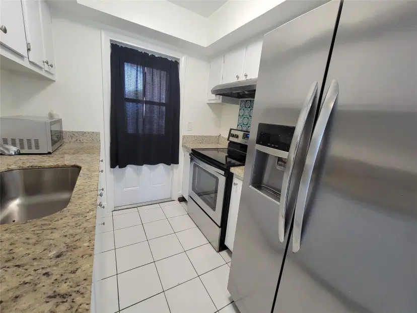 Picture of 1050 E Sample Road 203, Pompano Beach FL 33064