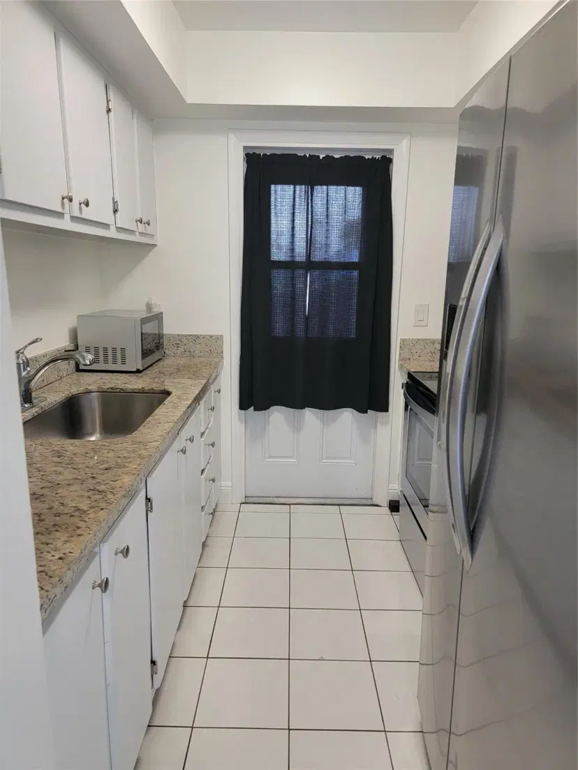 Picture of 1050 E Sample Road 203, Pompano Beach FL 33064