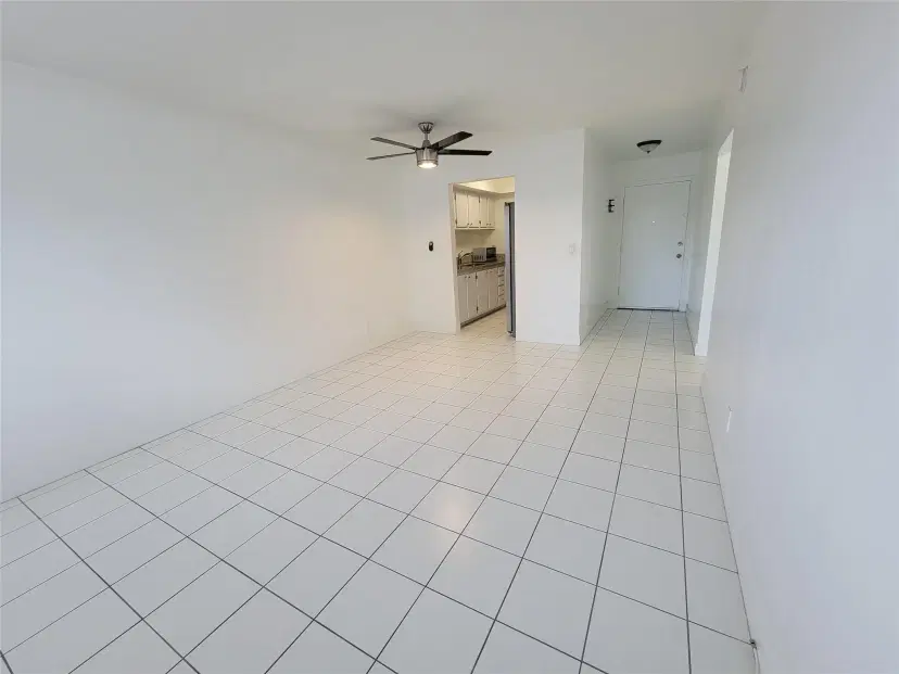 Picture of 1050 E Sample Road 203, Pompano Beach FL 33064