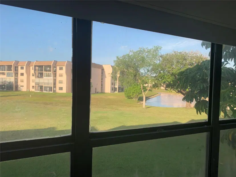 Picture of 2941 N Nob Hill Rd 212, Sunrise FL 33322