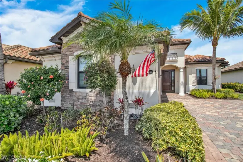 Picture of 2930 Aviamar Cir, Naples FL 34114