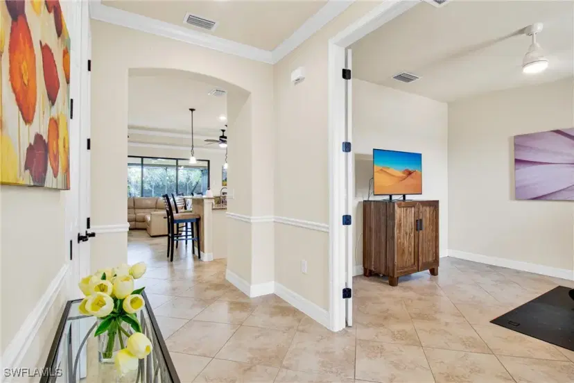 Picture of 2930 Aviamar Cir, Naples FL 34114