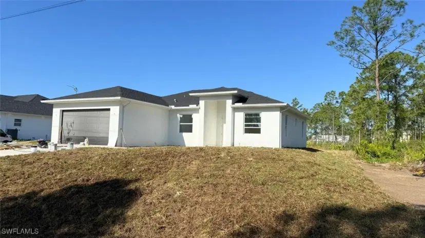 Picture of 911 Dixie Ave, Lehigh Acres FL 33972