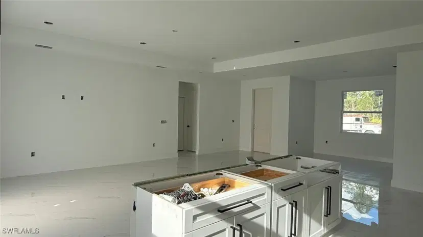Picture of 911 Dixie Ave, Lehigh Acres FL 33972